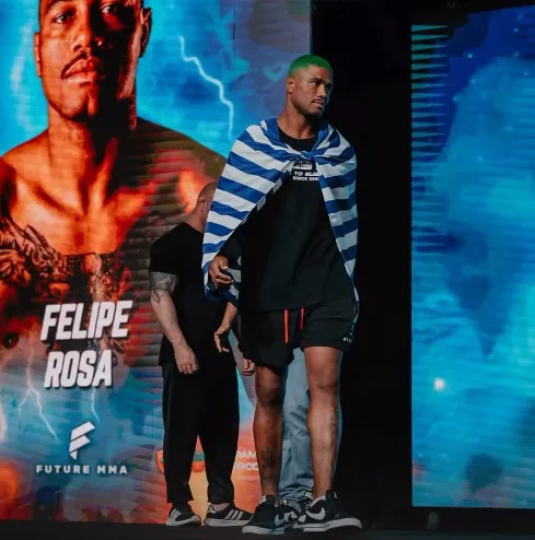 Felipe Rosa em a&ccedil;&atilde;o: atleta catarinense acumula vit&oacute;rias expressivas e mira o UFC ap&oacute;s estreia dominante no MMA.