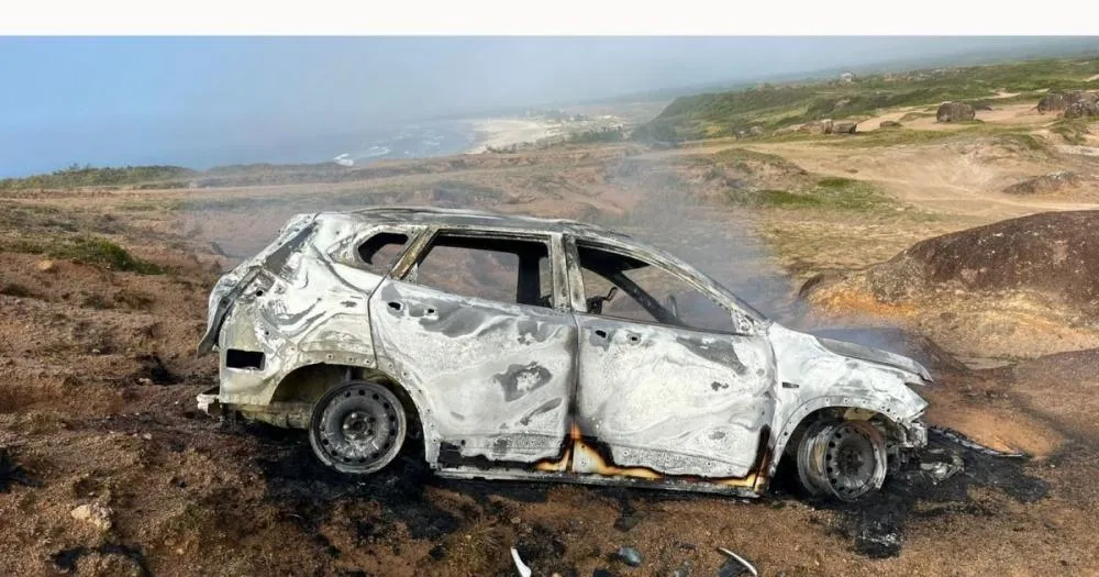 Carro foi encontrado em chamas na regi&atilde;o da Pedra do Frade, em Laguna; corpo estava no banco traseiro ap&oacute;s o combate ao inc&ecirc;ndio. Assinatura: