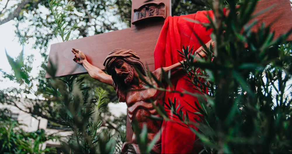 Mat&eacute;ria aborda o significado do Domingo de Ramos, destacando seu valor espiritual, lit&uacute;rgico e simb&oacute;lico como abertura da Semana Santa, convidando os fi&eacute;is &agrave; viv&ecirc;ncia da f&eacute; com profundidade, ora&ccedil;&atilde;o e compromisso com Cristo.