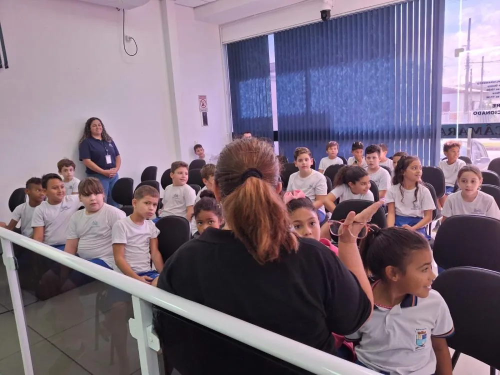 Visita guiada proporcionou aos estudantes uma experi&ecirc;ncia pr&aacute;tica sobre o papel dos vereadores e o funcionamento da C&acirc;mara Municipal.