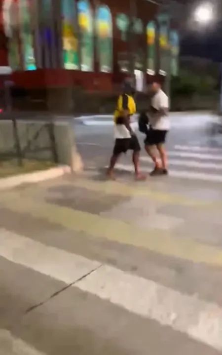 Homem com camisa do Criciúma confronta policial de folga durante discussão é morto.