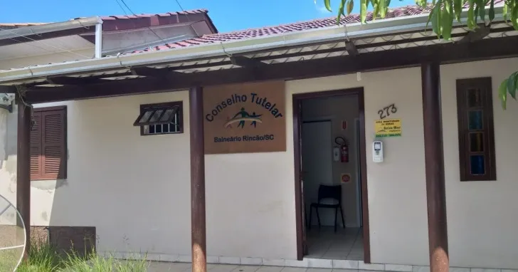 Criança de 7 anos ingere substância suspeita e mobiliza polícia e Conselho Tutelar.