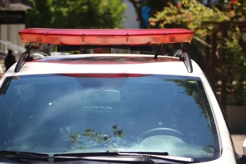 Adolescente que matou invasor em casa é liberado após audiência de custódia em SC