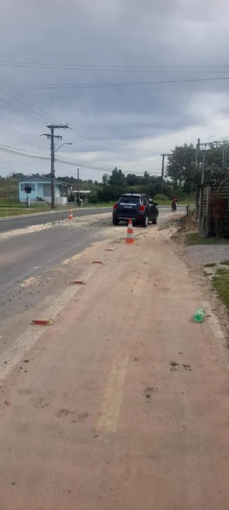 Moradores da Zona Sul de Balneário Rincão denunciam abandono na infraestrutura do bairro e cobram ações urgentes do poder público diante de problemas que colocam a segurança da população em risco.