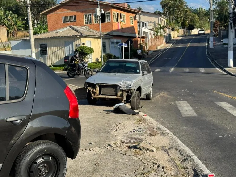 Colisão entre dois veículos é registrada em Criciúma