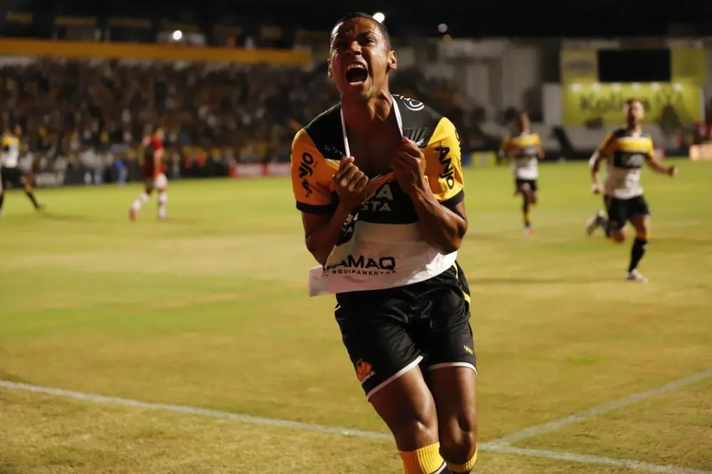 Criciúma vence, mas não convence: vitória com ressalvas no Heriberto Hülse