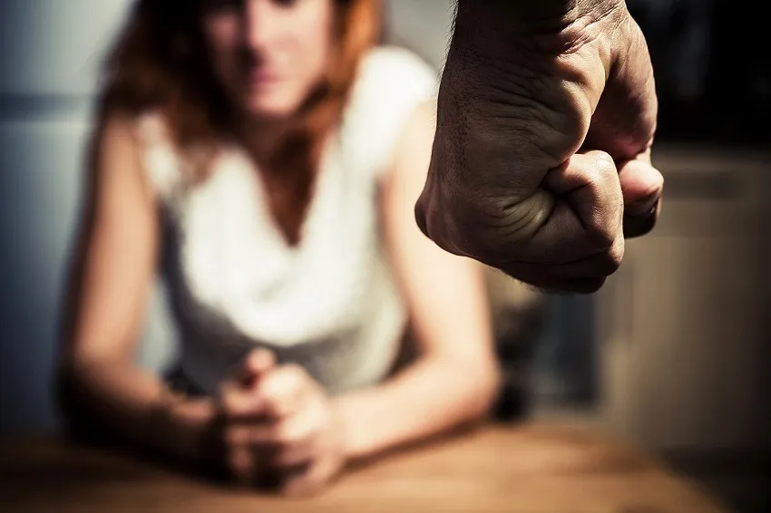 Homem agride mulher com tapa na boca na içara é preso
