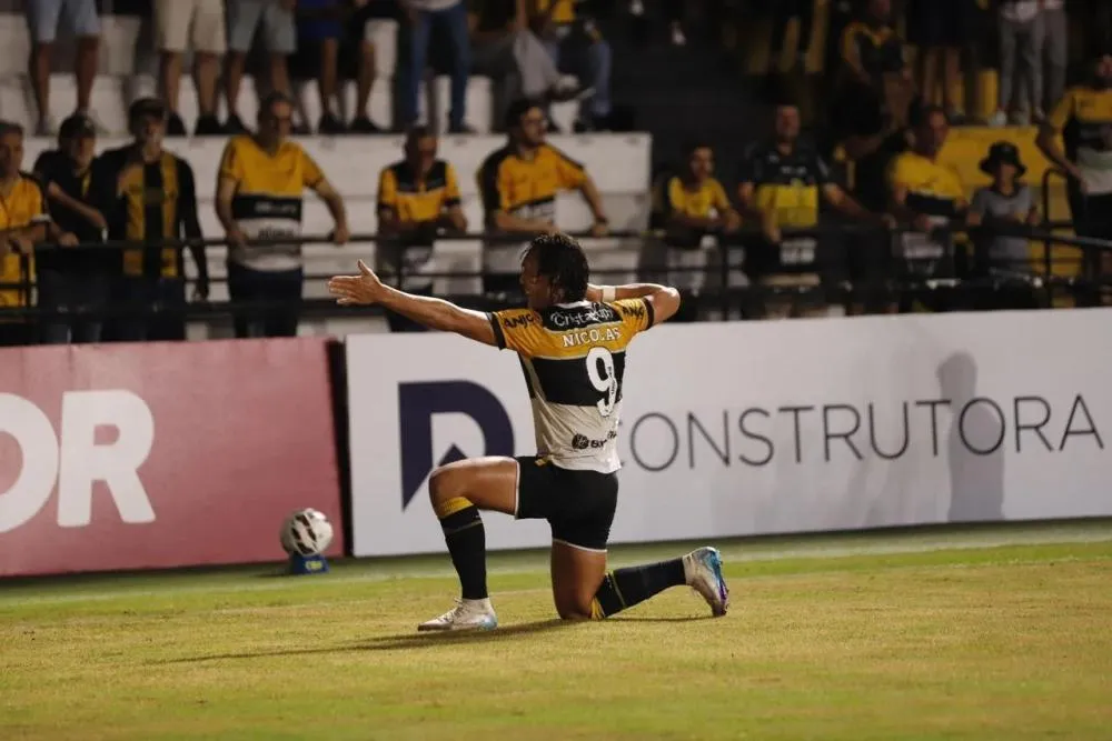 Tradicional comemoração do artilheiro do Tigre na temporada. Foto: Celso da Luz/Criciúma E.C.
