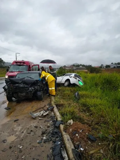 Mulher morre em acidente na SC-108