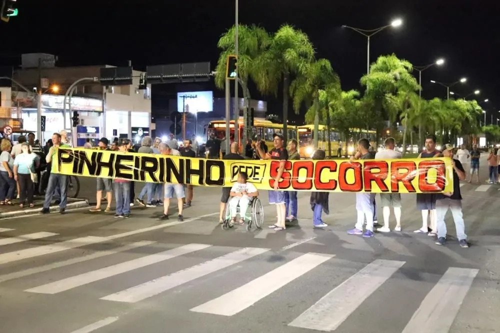 Moradores do Pinheirinho planejam novo protesto na avenida Centenário