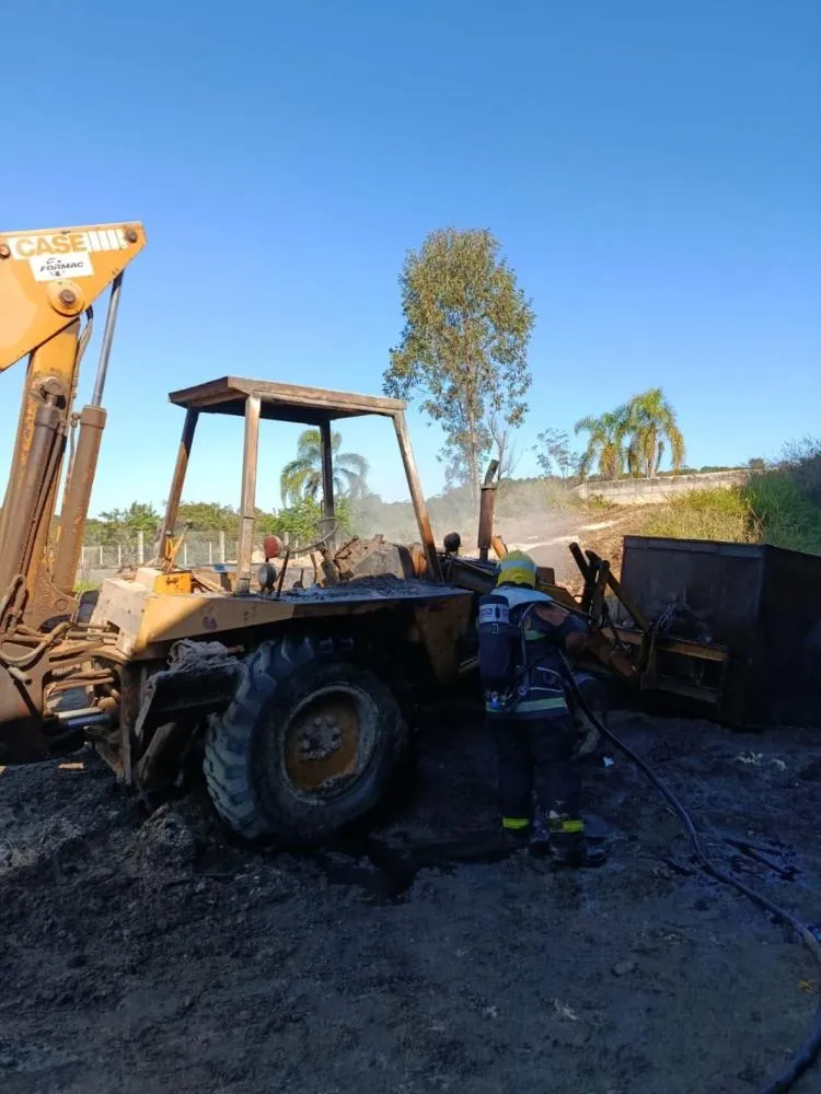 Patrola é atingida por incêndio em fábrica de paletes em Cocal do Sul