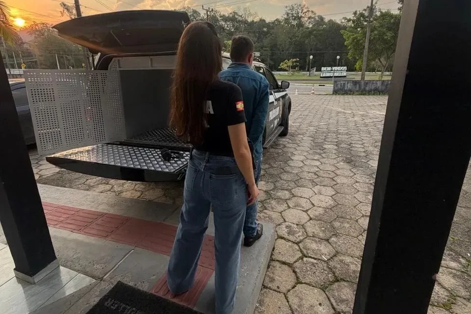 Homem que estuprou enteada durante 12 anos é preso no Sul de SC