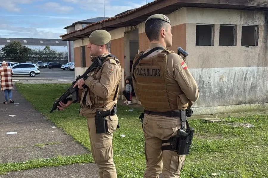 PM realiza operação em condomínio residencial de Criciúma