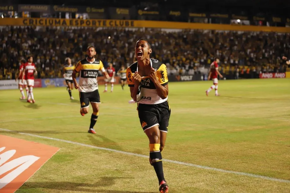 O Criciúma tem pela frente um daqueles jogos que ajudam a mostrar a força de um time que realmente quer brigar pelo acesso e pelo título da Série B.