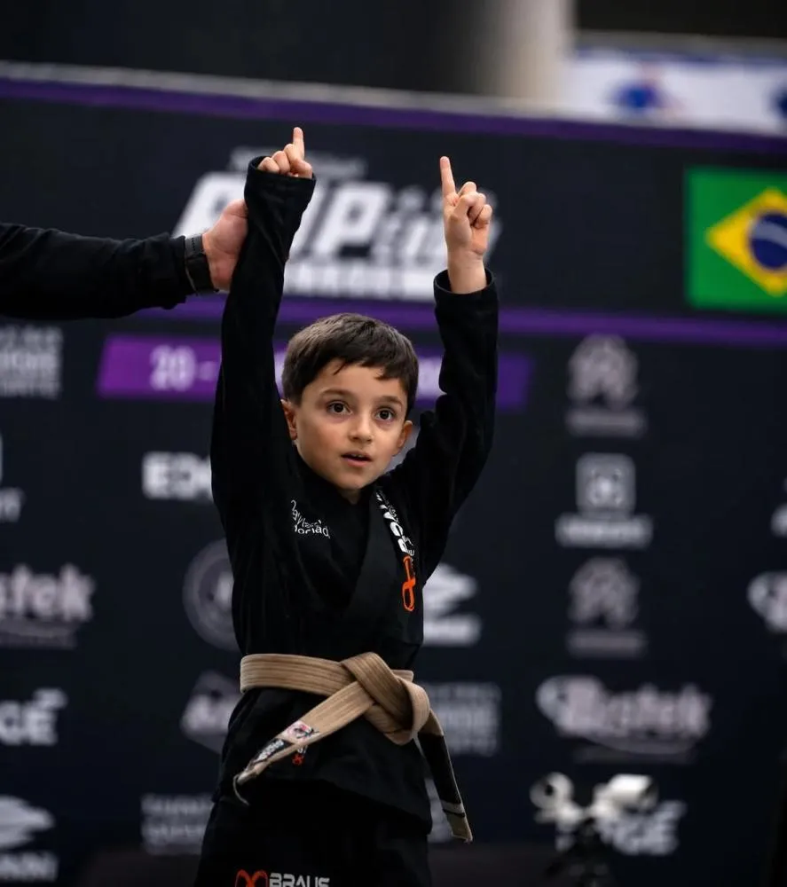 Aos 7 anos, atleta de Forquilhinha conquista ouro em campeonato internacional de Jiu-Jitsu