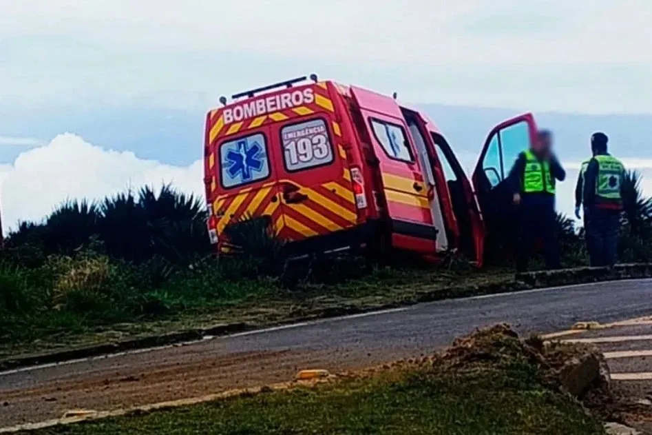 Viatura do Corpo de Bombeiros se envolve em acidente a caminho de atendimento