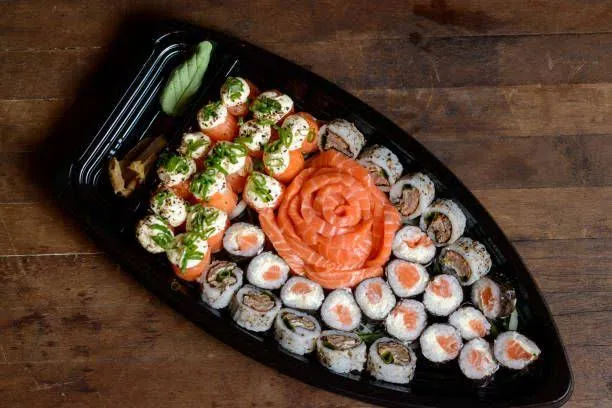 Parasitas são encontrados em 96% de atuns analisados pela UFSC; estudo faz alerta para consumo cru em sushi.