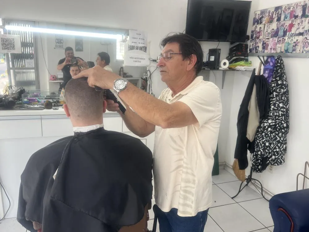 Aos 72 anos, Pedrinho da Barbearia mantém fé no Criciúma e relembra o time campeão de 1991