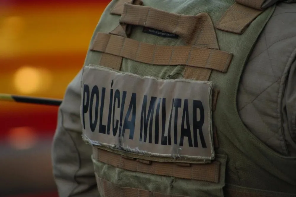 Homem rompe tornozeleira, ameaça ex-mulher e tenta pegar arma de policial em Criciúma