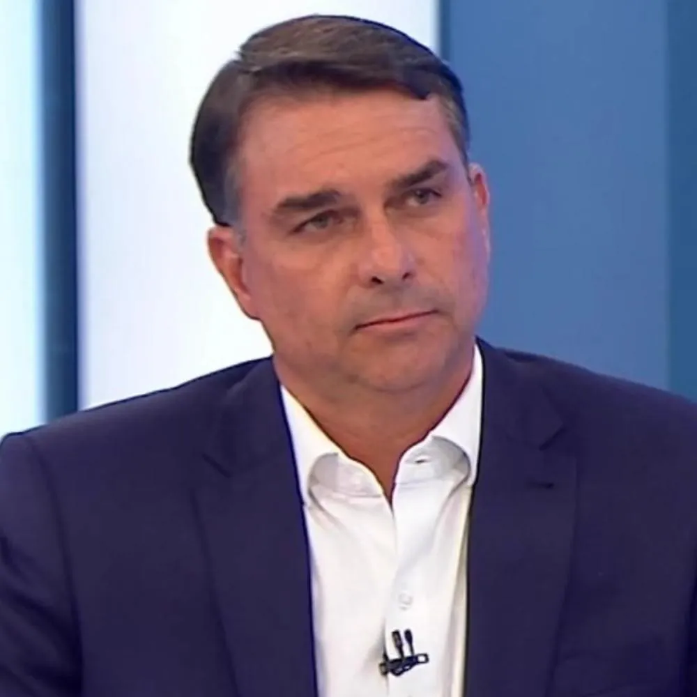 Flávio Bolsonaro apresenta o “Vira Pix”, proposta que promete devolver parte do dinheiro pago em contas