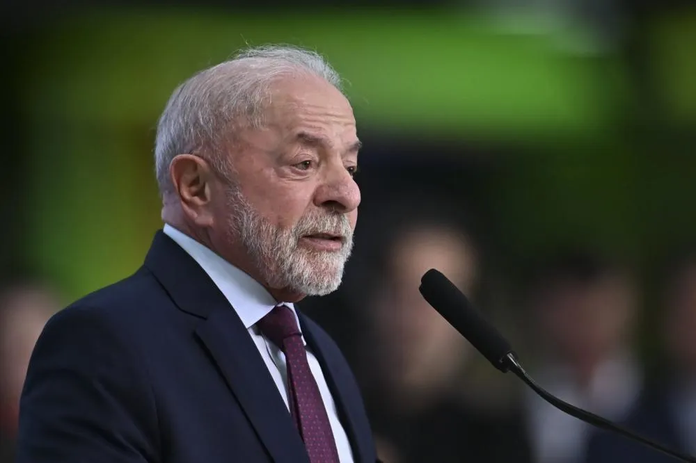 Lula diz que vai entregar ao TSE autorização para abrir sigilos bancários e telefônicos e desafia Flávio a fazer o mesmo