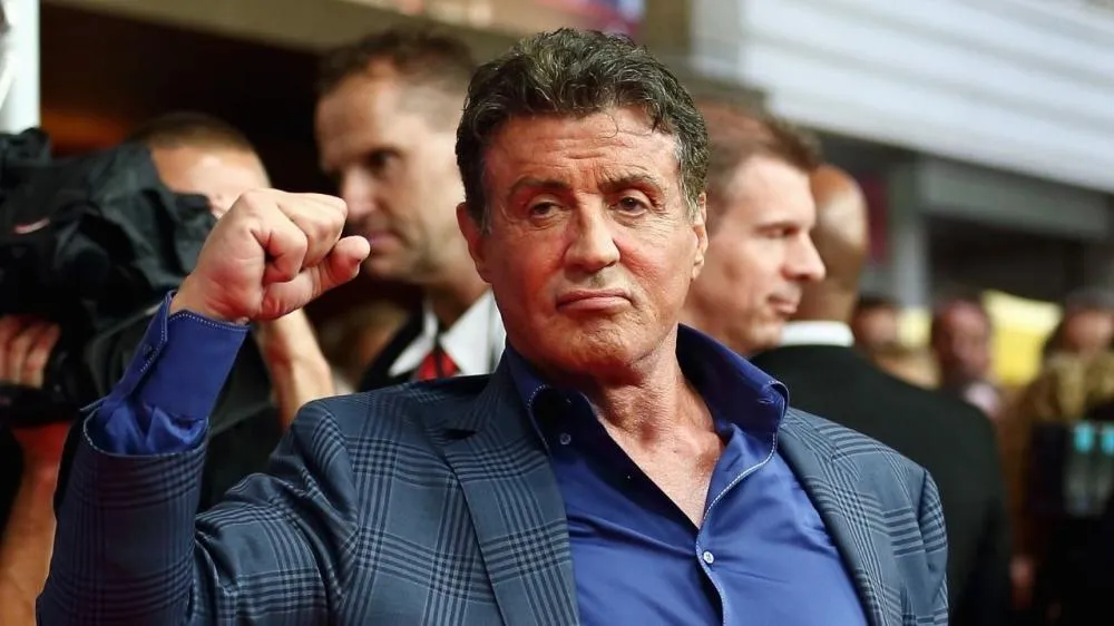 Idosa perde mais de R$ 30 mil após cair em golpe de falso Sylvester Stallone em Criciúma