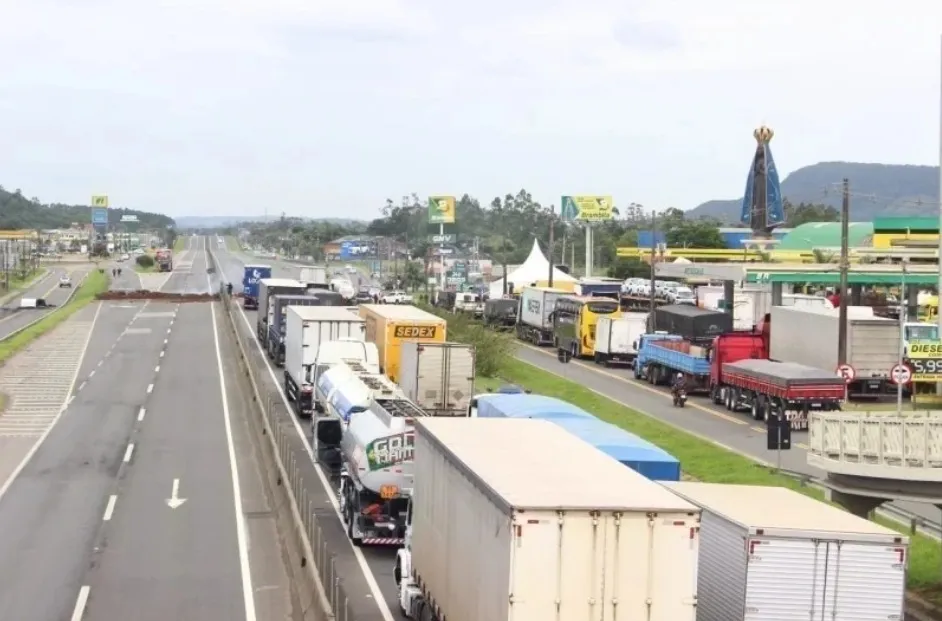 Não há mobilização para paralisação de caminhoneiros, Santa Catarina ainda não conta nenhuma adesão.