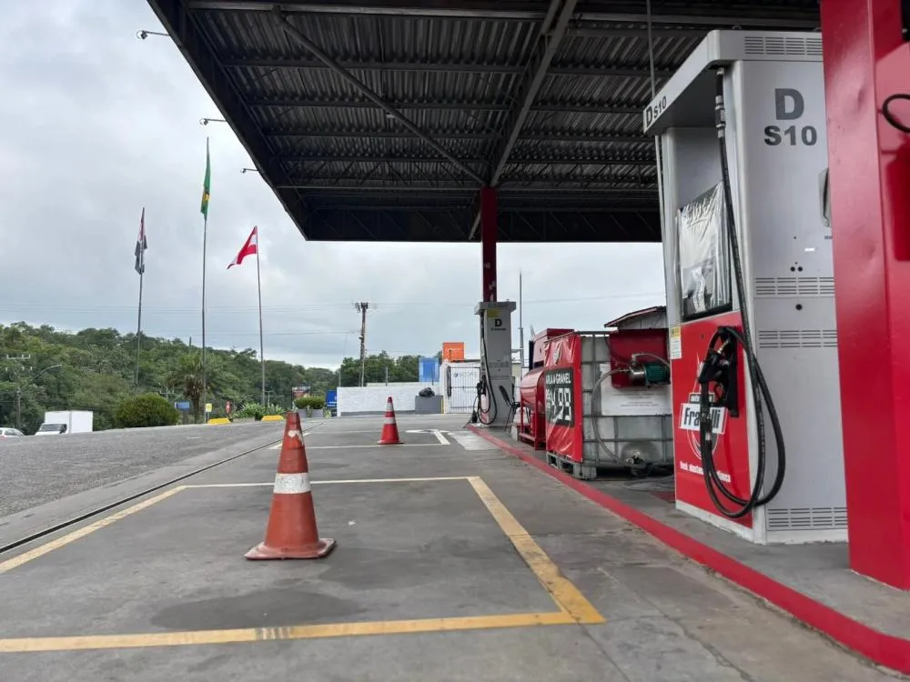 Falta de gasolina e corrida aos postos geram filas e preocupação em Criciúma