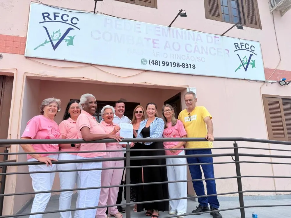 A Rede Feminina de Combate ao Câncer de Balneário Rincão recebeu uma emenda de R$ 100 mil que será destinada à manutenção dos serviços de saúde oferecidos às pacientes. O recurso fortalece uma trajetória marcada por superação, apoio comunitário e expansão