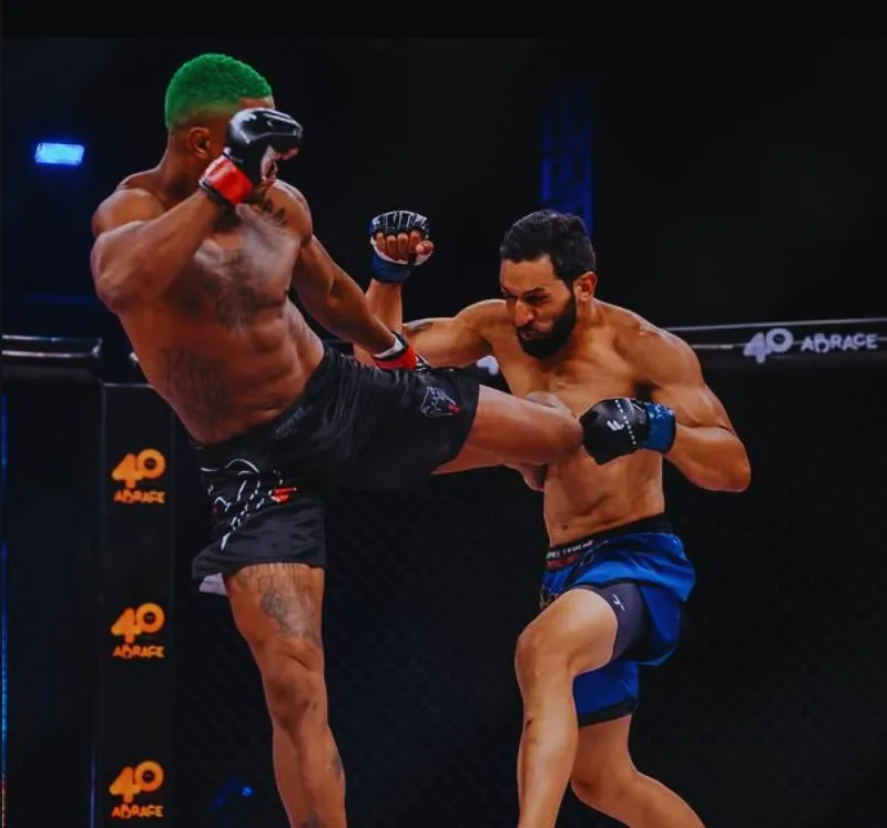 Felipe Rosa em ação: atleta catarinense acumula vitórias expressivas e mira o UFC após estreia dominante no MMA.