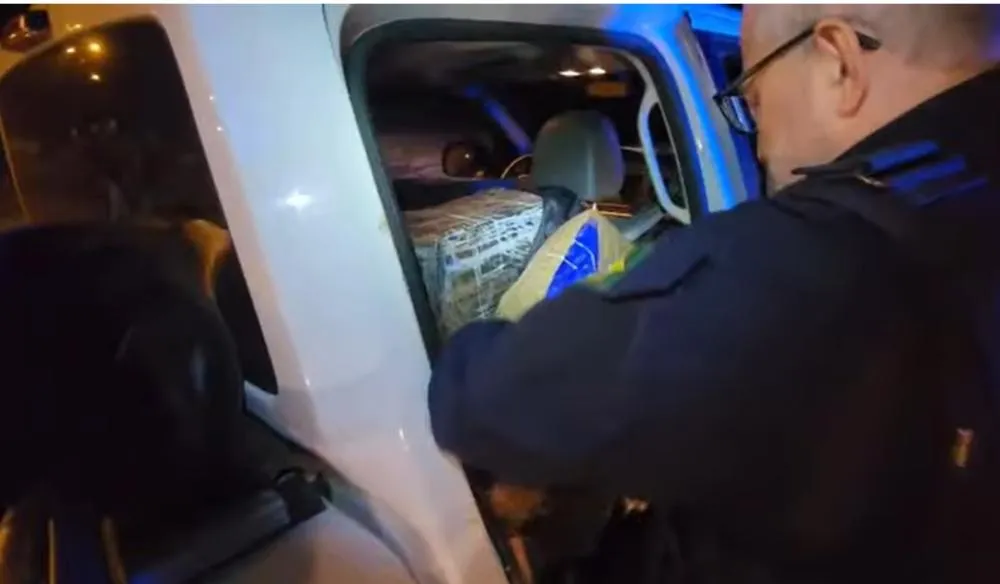 PRF apreende quase uma tonelada de maconha em Santa Catarina