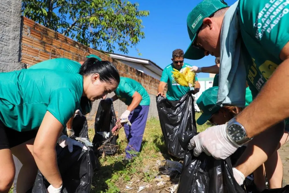 Depois de sátira de humorista, Prefeitura intensifica limpeza no bairro Progresso em Criciúma